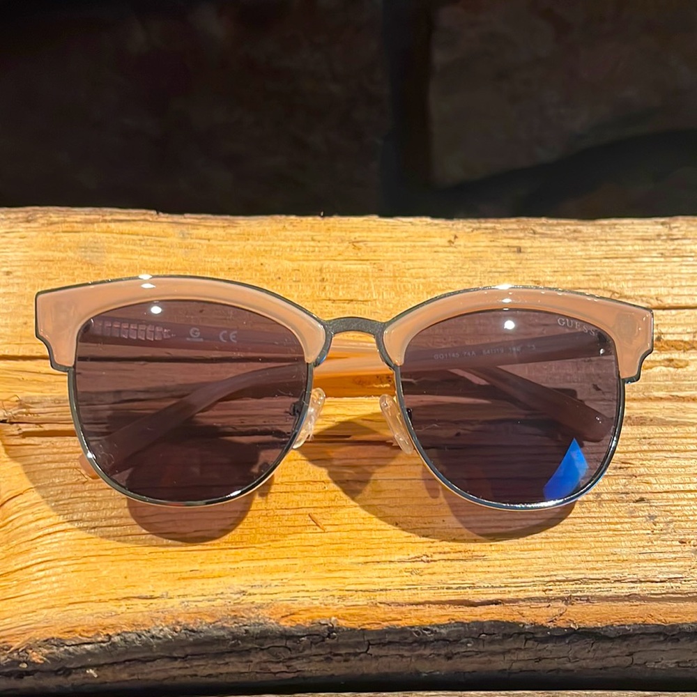 Preowned Guess sunglasses